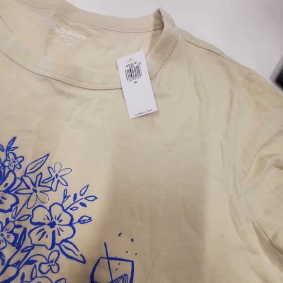 Old Navy Cream T-Shirt with Blue Graphic - Picture 3 of 3